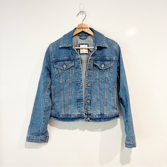 Abercrombie & Fitch Cropped Denim Jacket - Picture 2 of 8